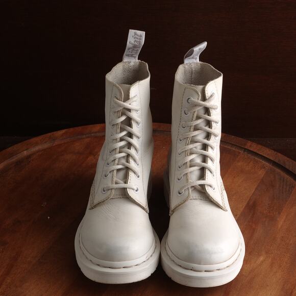 Dr. Martens Boots Womens SZ 5 White 1460 Pascal Mono Leather Combat 8 Eye Casual - Picture 2 of 16